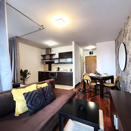 Jagielly Apartment ~ Self Check-In 24H ~ Parking & Lift Wroclaw Bagian luar foto