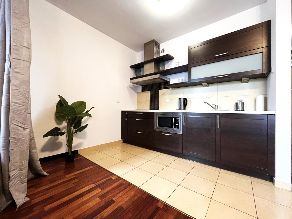 Jagielly Apartment ~ Self Check-In 24H ~ Parking & Lift Wroclaw Bagian luar foto