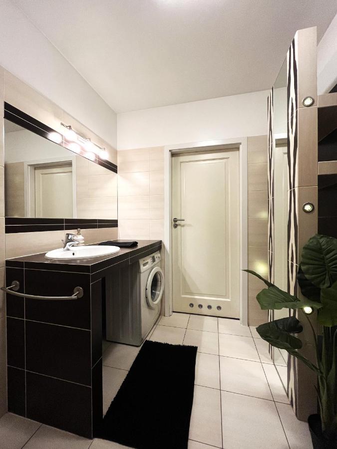Jagielly Apartment ~ Self Check-In 24H ~ Parking & Lift Wroclaw Bagian luar foto